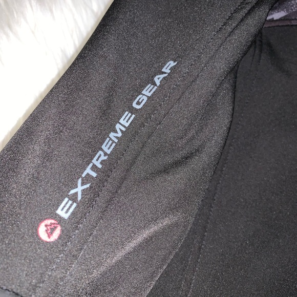 Snozu performance hooded zip front jacket. XS/5-6. Virtually New! - Picture 2 of 10